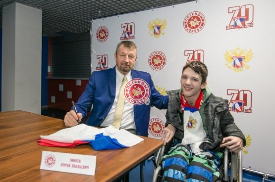 Автограф-сессия С.Н. Гимаева на Кубке Первого канала