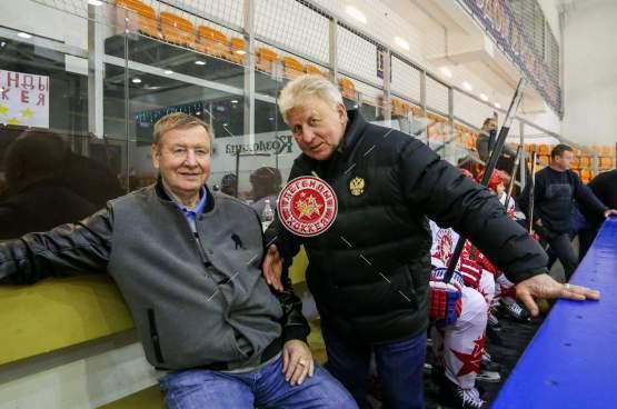 Предновогодний матч с ХК Град