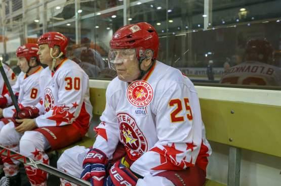 Предновогодний матч с ХК Град